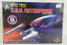Polar Lights Star Trek U.S.S. Enterprise Model Kit, 3 in 1, NCC-1701 Level 2