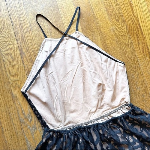 Vestido Tobi Negro Encaje Halter Espalda Calce y Acampanado, Nuevo con Etiquetas, Pequeño - Imagen 5 de 7