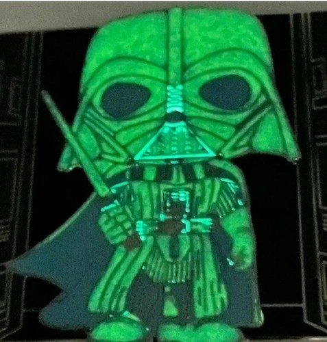 Pin Funko Pop Star Wars: Holográfico Darth Vader SPO Edición Limitada 600 - Imagen 5 de 5