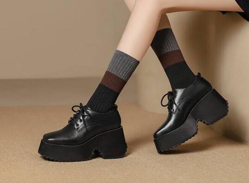 Sportliche Damen-Schnürschuhe rund geschnitten Plateau hoher Keilabsatz Leder Freizeit - Bild 5 von 10