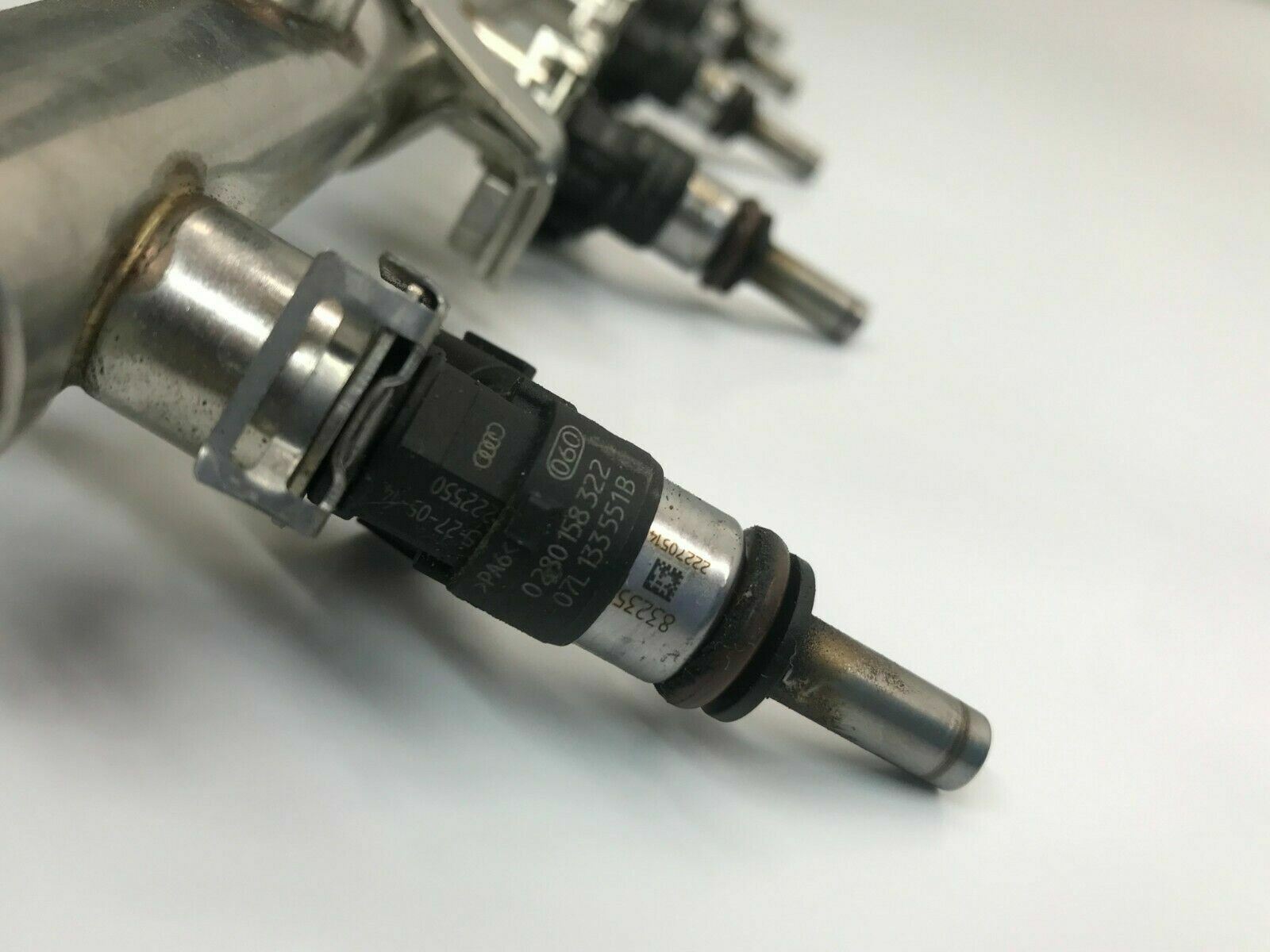 LAMBORGHINI HURACAN PASSENGER RGHT FUEL RAIL INJECTOR OEM 07L133681S