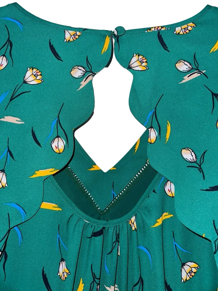 Vestido 41 HAWTHORN Medianoche Detalle Vieira Talla Pequeña LP Verde Floral Espalda Abierta Foto 3 de 4