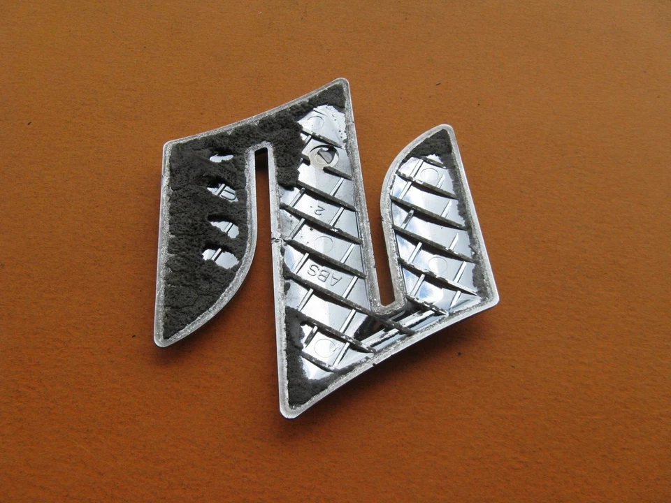 06 07 08 09 10 11 12 13 SUZUKI SX4 TAPA MALETERO TRASERO EMBLEMA LOGOTIPO INSIGNIA SIGNO A33959 Foto 3 de 3