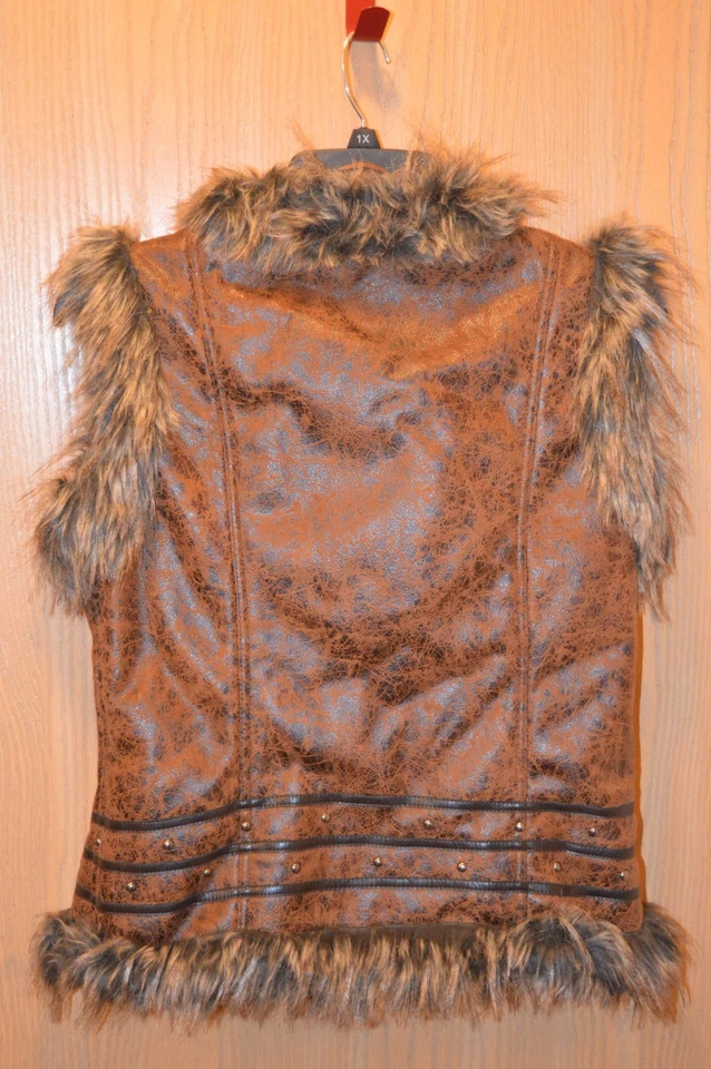 Women's Vest, 100% Polyester Shell w/Faux Fur/Leather Size Med., w/ stag buttons - Image 2 of 4