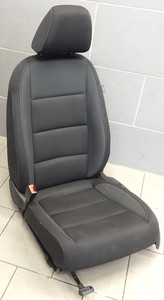 VW GOLF 6 - VI / SITZ / vorne links / Fahrersitz / STOFF schwarz (M1663)