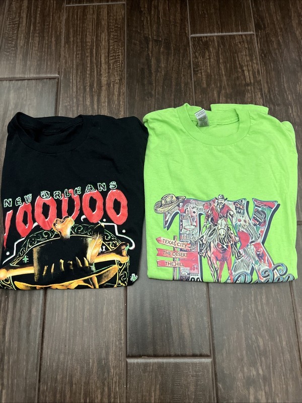 Men Graphic Short Sleeves Lot of 2 Shirts size S