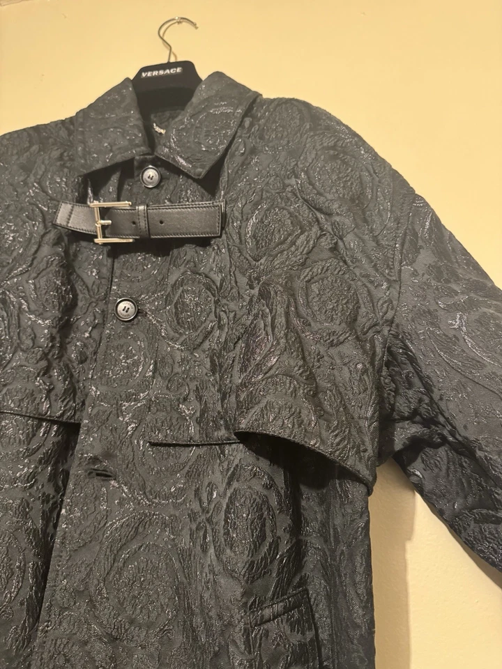 Runway Versace Black Barocco Trench Coat with leather buckle strap $5500 - Image 3 of 4