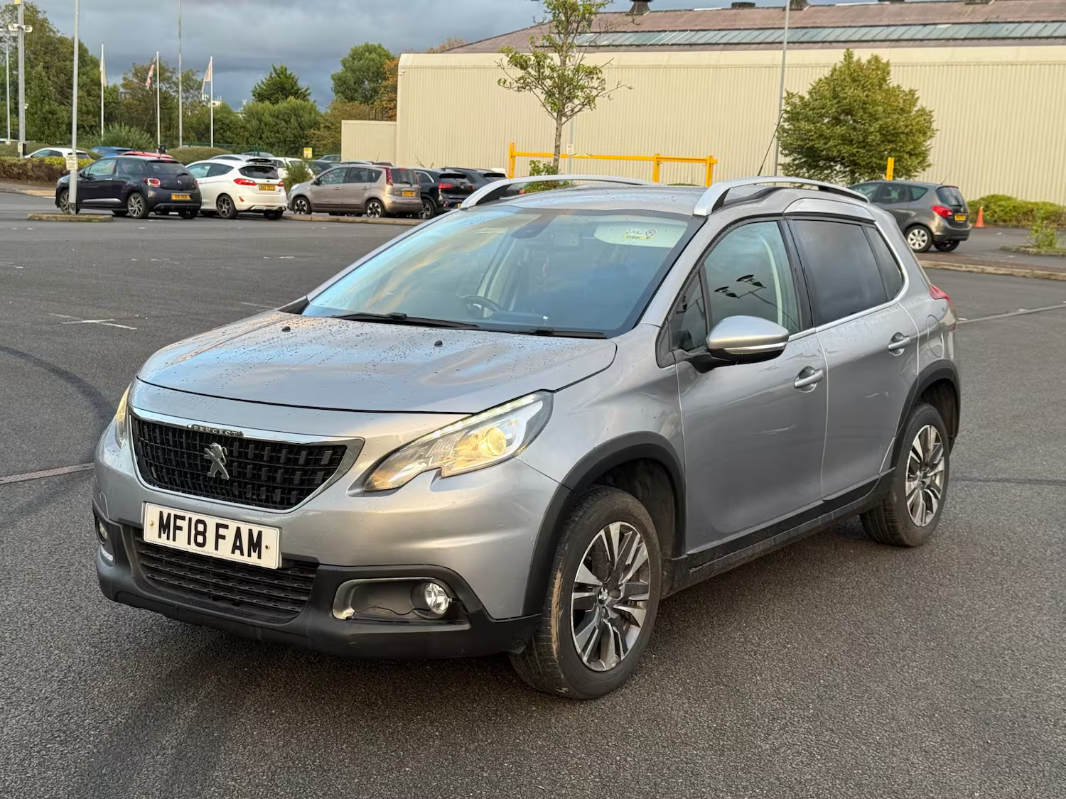 2018 Peugeot 2008, photograph 3
