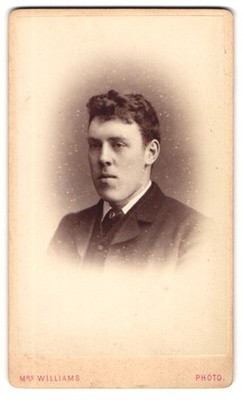 Fotografie Mrs. Williams, Wolverhampton, Darlington Street, Charmanter Herr im  