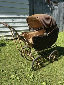 Victorian Era Heywood Wakefield Co. Antique Rattan Baby Carriage 