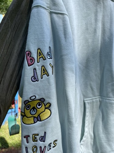Sweat à capuche Teddy Fresh Need A Hug grand 3/4 zip manches brodées emo RARE luxe - Photo 9/12