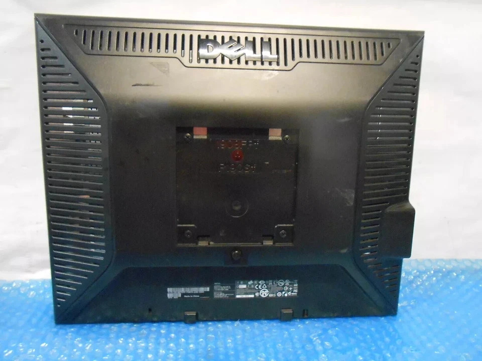 Dell UltraSharp 19" LCD Monitor WITH POWER CORD - Image 3 of 4