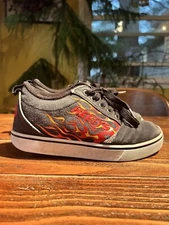 Heelys Youth Sz 4 Pro 20 Prints Black + Red Flames Wheeled Sneakers HE100454