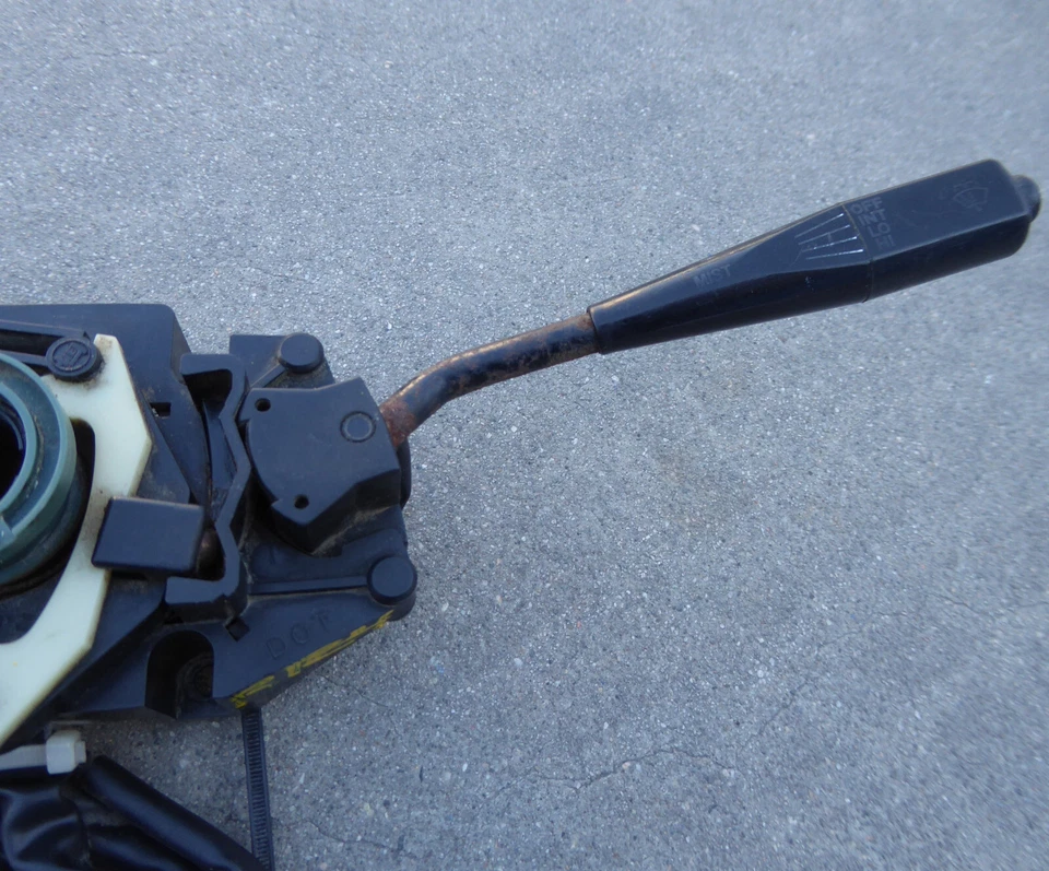 Interruptor de señal de giro limpiaparabrisas Toyota Camry 1983-1985 OEM 84310-32090 Foto 4 de 4