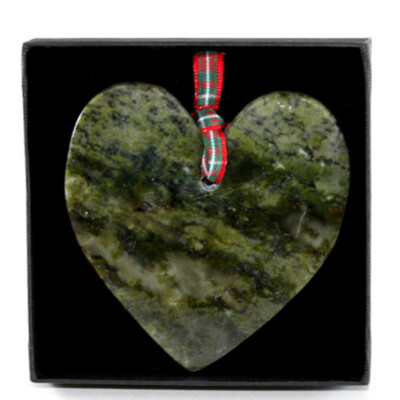 Irischer Weihnachtsschmuck Connemara Marmor Herz Design in Präsentationsbox