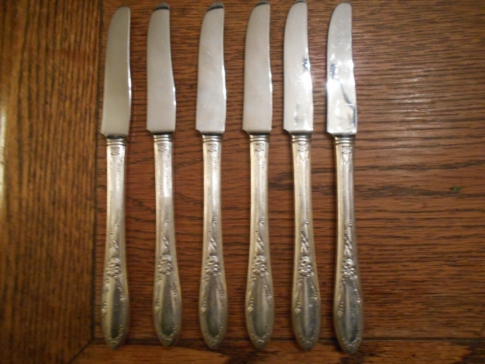 6 Rogers Silverplate 1934 CHATEAU Pattern Grille Viande Knives Oneida Ltd 5087