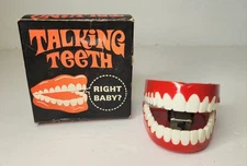 1970 Fishlove & Co. Wind-Up Talking Teeth with Original Box - Video