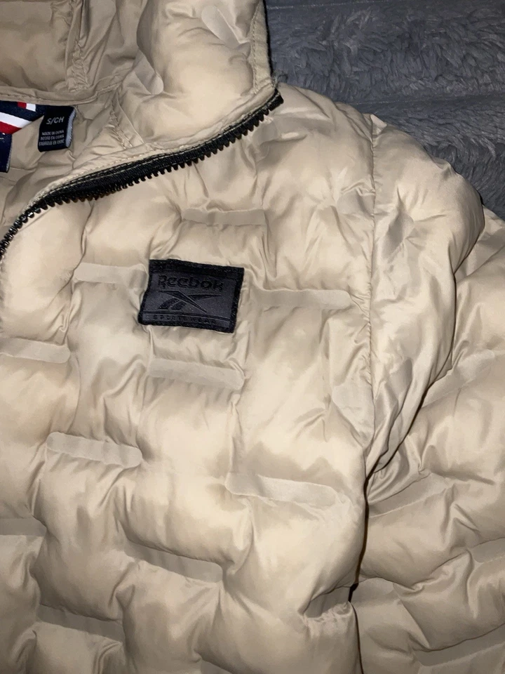 锐步 Glacier Shield 绗缝连帽夹克,尺寸 L Sand Tan Color Puffy — 第 4/4 张图片