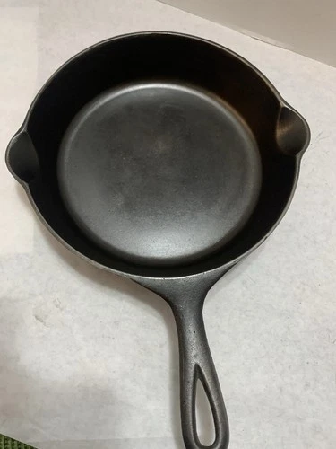 Vintage Refurbished Griswold’s Erie #6 Cast Iron Skillet With Fire Ring