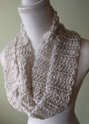 Schal-Loop-Schlauchschal-handgestrickt-mehrfarbig