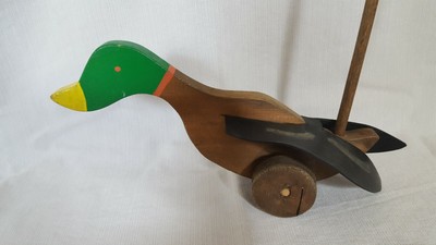 push along duck with flappy feet