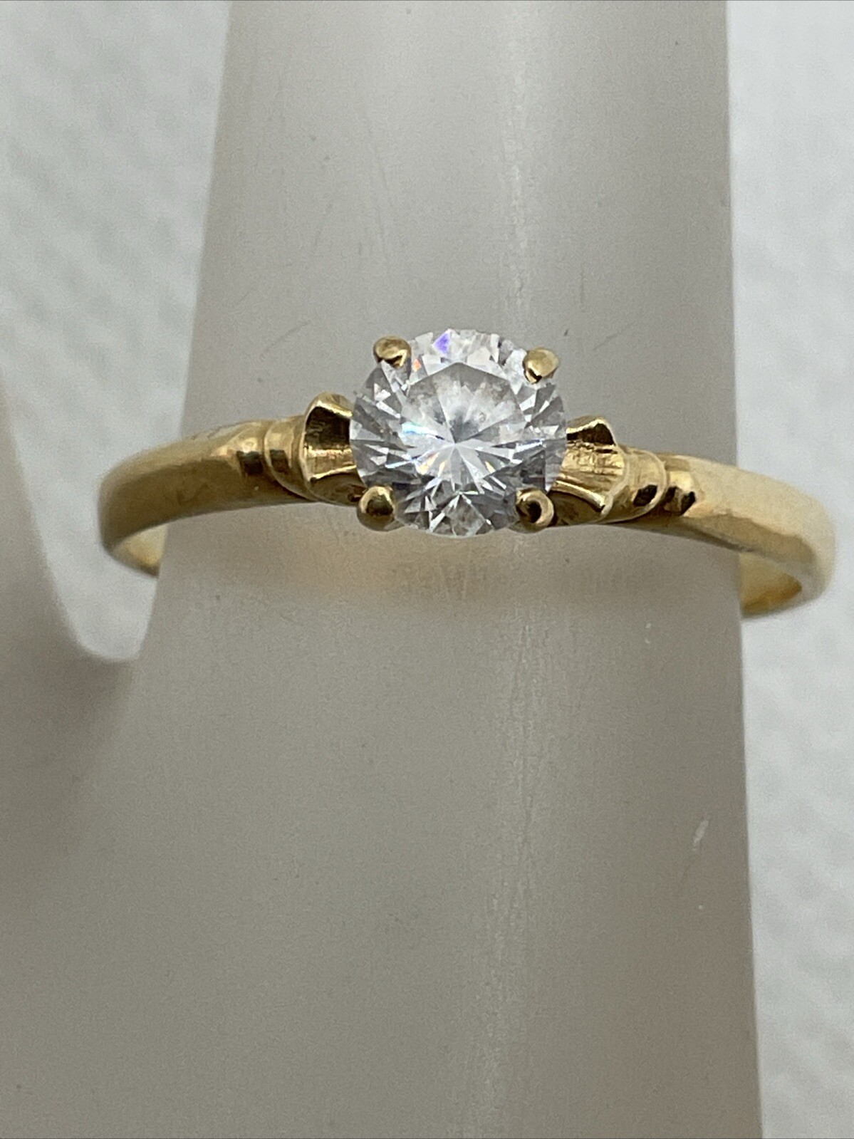 ELEGANT Solid 13K Yellow Gold Solitaire Round Whi… - image 1