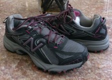 New Balance 411 Women's Gray Pink All Terrain Running Trail Shoe Sz 9.5 WT411GP2