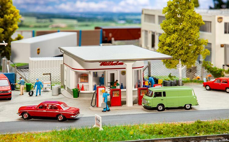 Station-service Années 50 HO FALLER 130590 pour maquette ferroviaire
