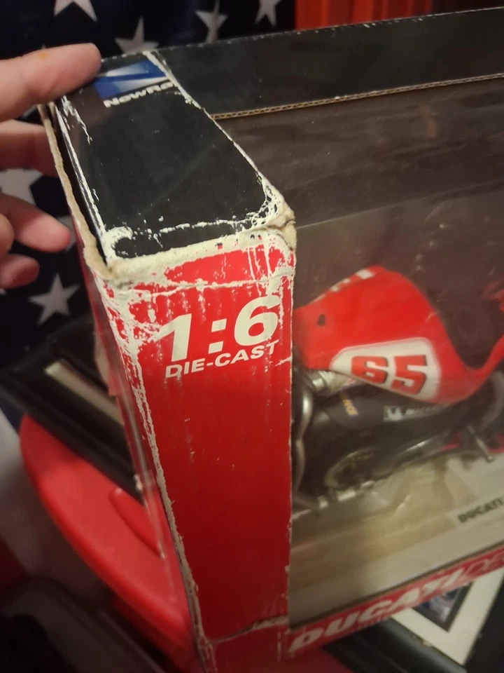 New Ray Ducati Desmosedici Loris Capirossi 1:6 diecast - Image 2 of 3