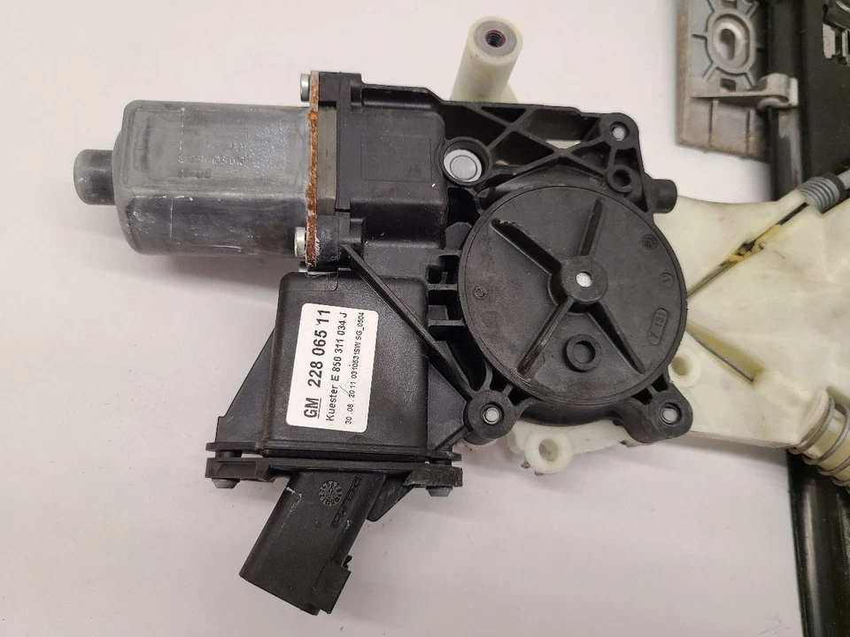 2012 - 2015 CHEVROLET CAMARO Passenger Right Front Window Regulator — 第 2/4 张图片