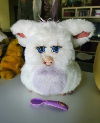 2005 Hasbro Furby White fur with Purple belly, damaged beak, WORKS/READ w/spoon!