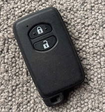 GENUINE TOYOTA 2 BUTTON REMOTE CAR KEY FOB - FREE DELIVERY