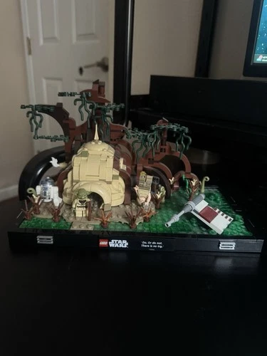 LEGO Star Wars: Dagobah Jedi Training Diorama (75330)