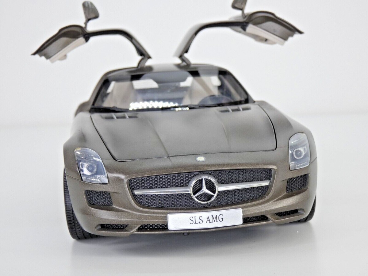 MINICHAMPS MERCEDES BENZ SLS AMG 1:18 CLASS Dealer Toy Car