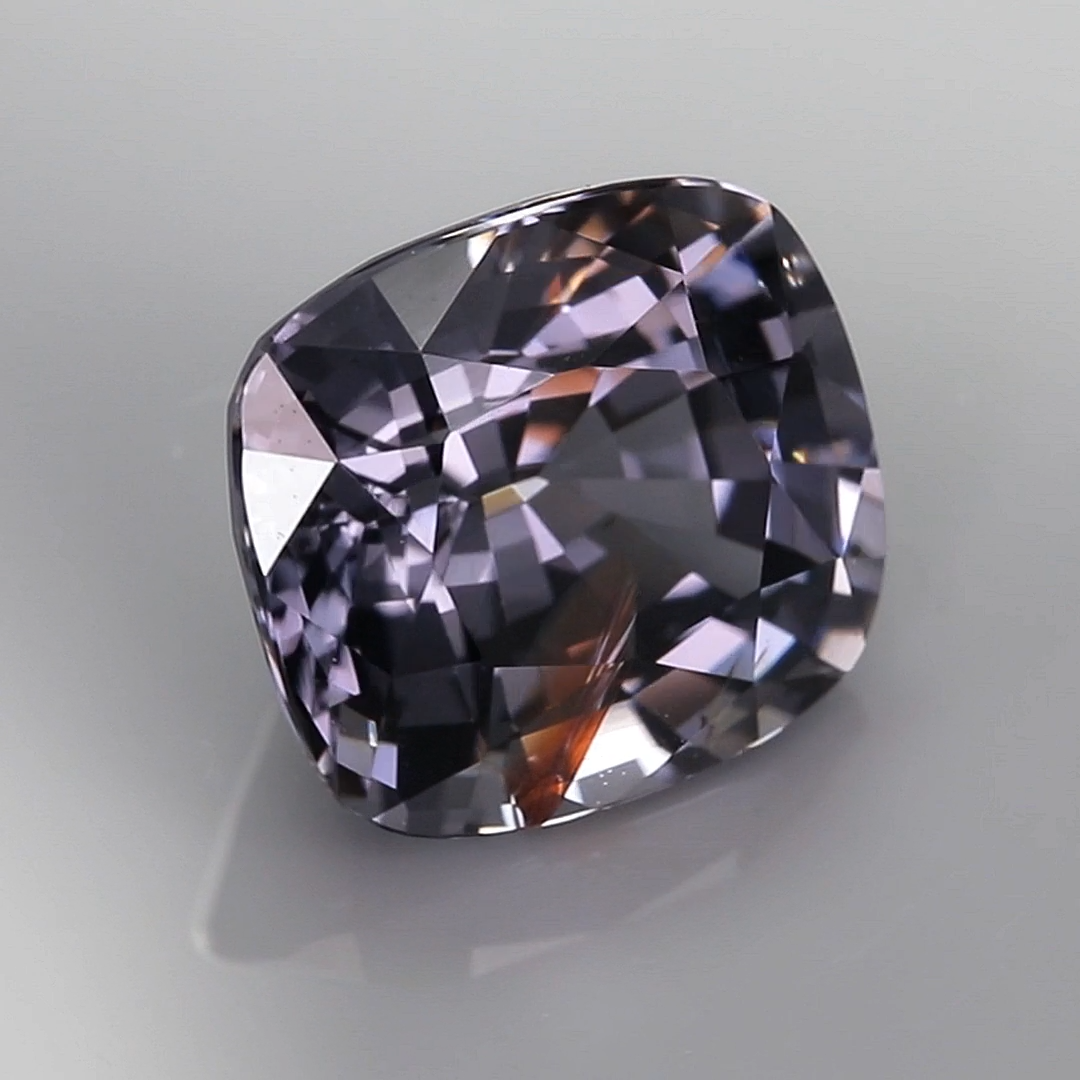 2.86 carats purple with red flash natural srilankan spinel