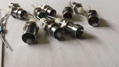 9 x LED (3mm) Leuchtdiode mit verchromter Fassung Innenreflektor 3 Farben 12V - Picture 2 of 2