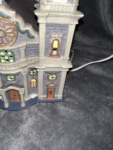 Heartland Valley O’Well Village Chapel Dome Christmas Deluxe Porcelain Church - Imagen 8 de 18