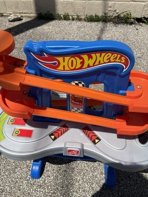 Step2 Hot Wheels Road Rally Raceway Die-Cast Car Play Table