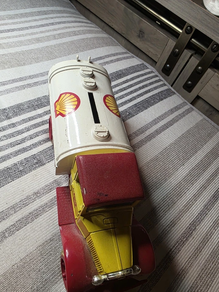 Lot of 3 Vintage ERTL Diecast Ford Truck Banks with Keys - Shell, True Value, Sc - Image 4 of 4