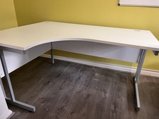 White L-Shape Corner Computer Desk Curved Top Cable Grommets Grey Metal Legs