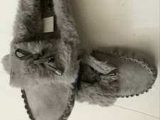 NEW NAUTICA - FAUX FUR / FAUX SUEDE SLIPPERS SZ. 9