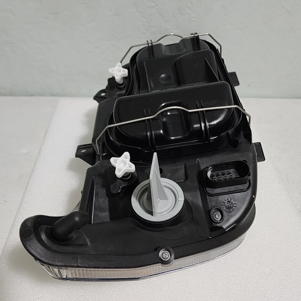 Conjunto de faros izquierdos Hella Driver 247005011 para Dodge Sprinter 2500 3500 Foto 4 de 4