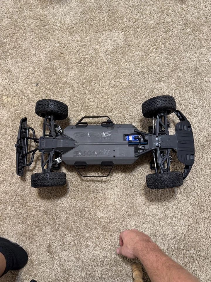 Traxxas Ford Raptor R 4X4 Ultimate Brushless RTR Short Course RC Truck - Image 3 of 4