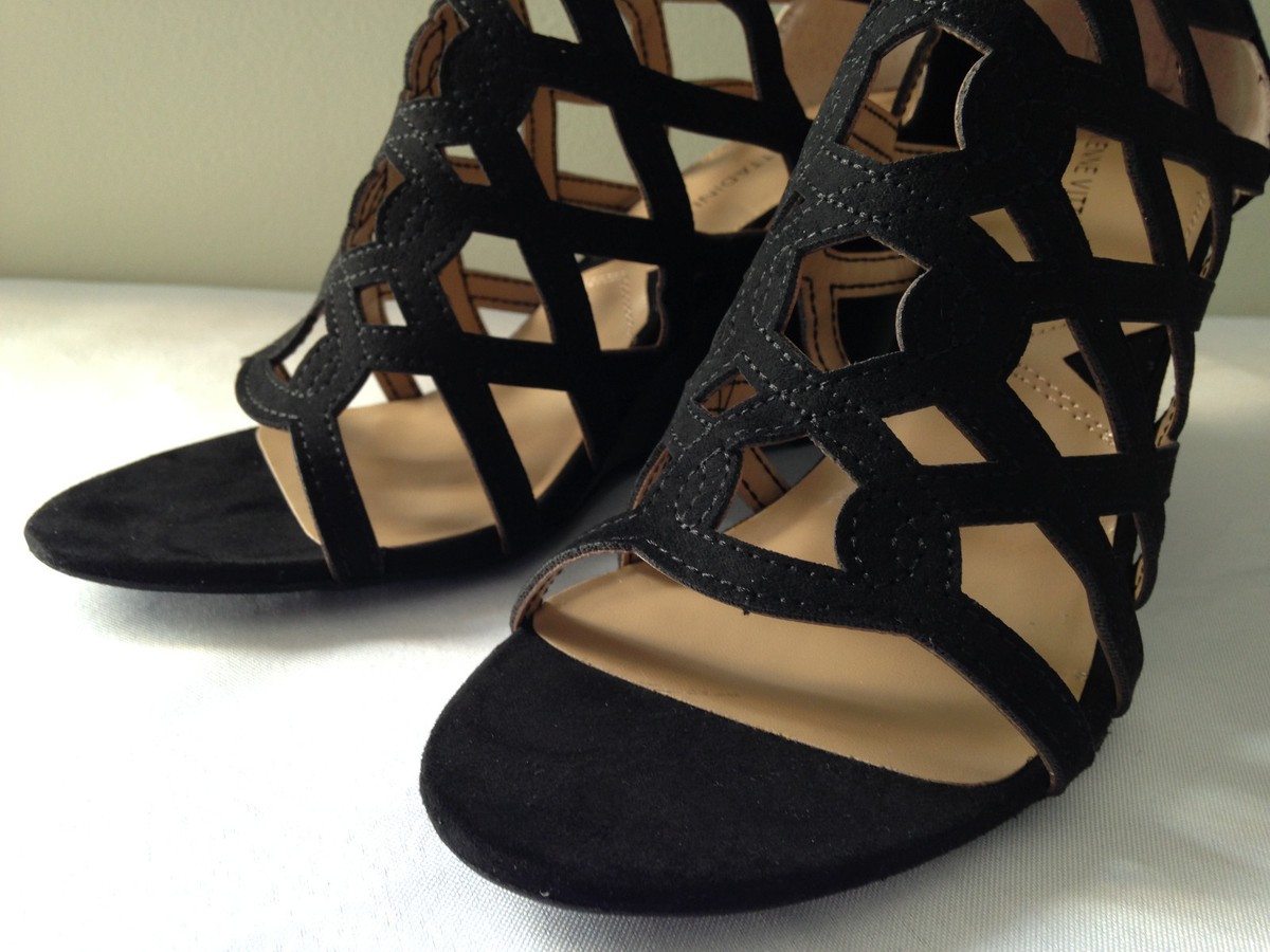Sandales Compensées Adrienne Vittadini ALBY - Cuir Daim Noir, Taille 7.5 M, Neuves En Boîte