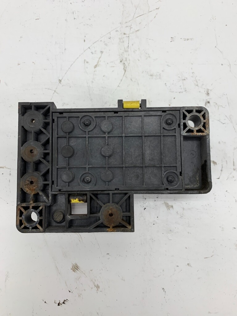 Freightliner Auxiliary Power Distribution Fuse Box A06-72138