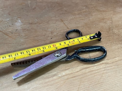 VINTAGE PAIR OF PINKING SHEARS SCISSORS CLOTH CUTTING DRESSMAKING CRAFTING - Picture 8 of 8