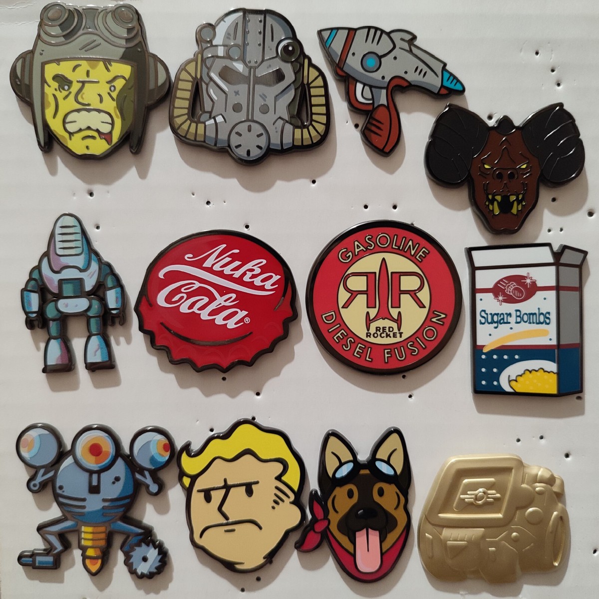 Fallout ミステリーピンバッチ 未開封カートン Amazon.com: FaNaTtik Fallout Mystery Pin Badges CDU Box