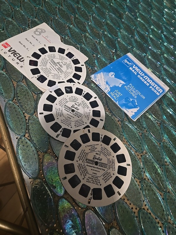 VINTAGE  VIEW-MASTER BARBIE AROUND THE WORLD TRIP
