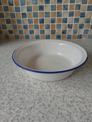 ENAMEL PIE DISH SUIT CAMPING 18CM DIAM 4.5CM HIGH BUMPER HARVEST BLUE RIM CHINA