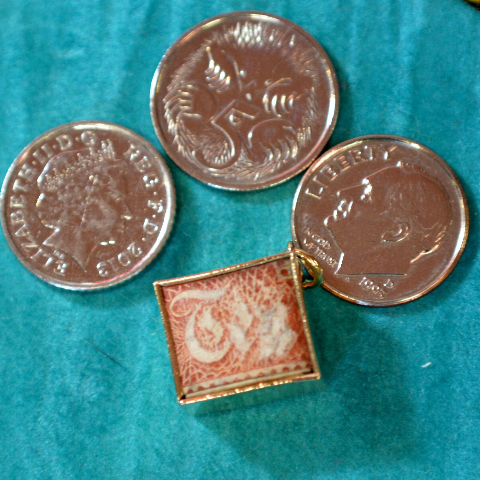 9-ct-gold-second-hand-10-bank-note-box-charm-gem